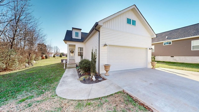 view of front of house featuring a front lawn