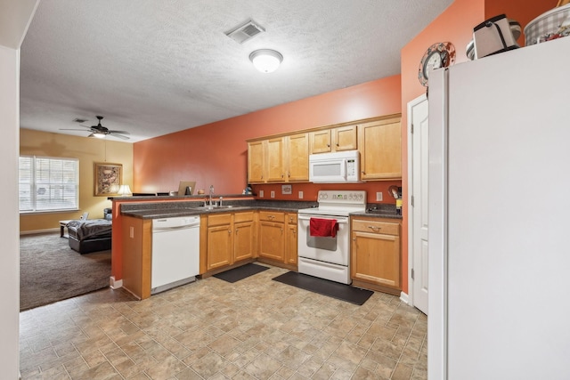 kitchen featuring ceiling fan, sink, kitchen peninsula, a textured ceiling, and white appliances