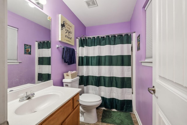 bathroom with a shower with shower curtain, vanity, and toilet