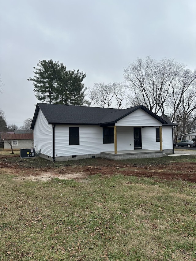 view of front of property with a front lawn, crawl space, and a shingled roof