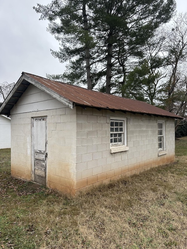 view of outbuilding