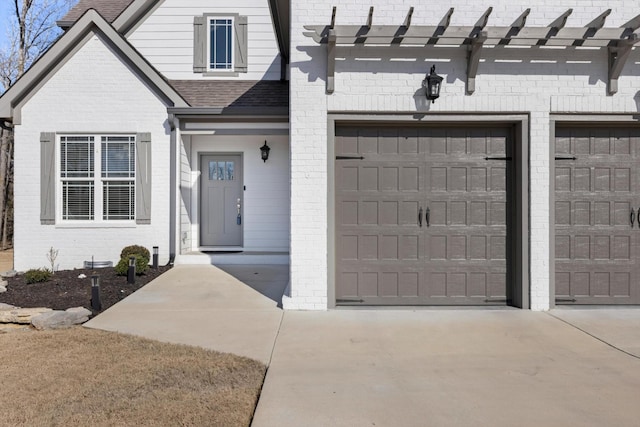 view of front of property featuring a garage