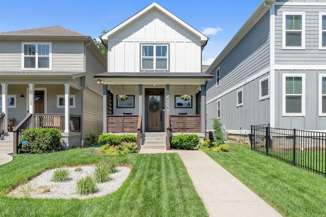 view of front of property featuring a front yard