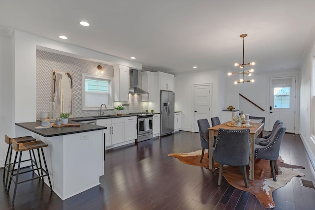 dining room with an inviting chandelier, dark wood-type flooring, and sink