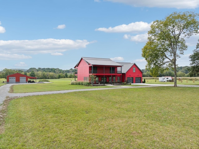 view of front of property featuring a front yard