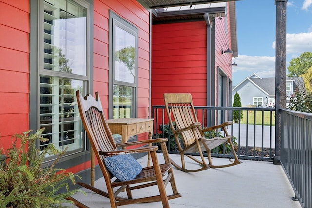 balcony featuring covered porch