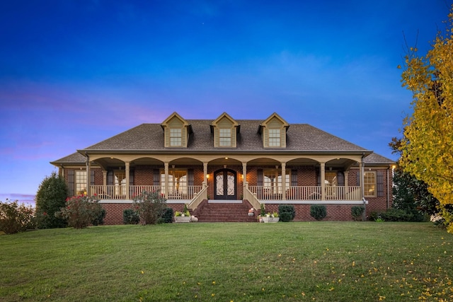 view of front of property featuring a porch and a yard