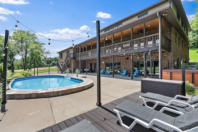 view of swimming pool with a patio area, ceiling fan, and a hot tub