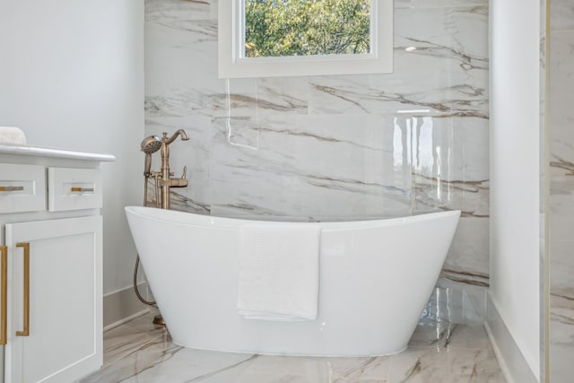 bathroom featuring a bathing tub