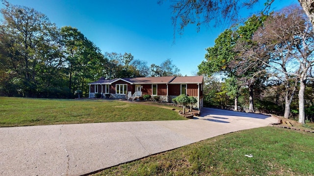 ranch-style house with a front yard