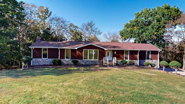 ranch-style home with a front yard