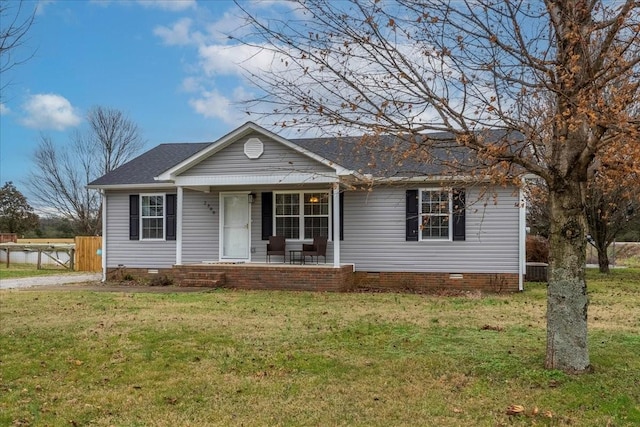 view of front of property featuring a front lawn and covered porch