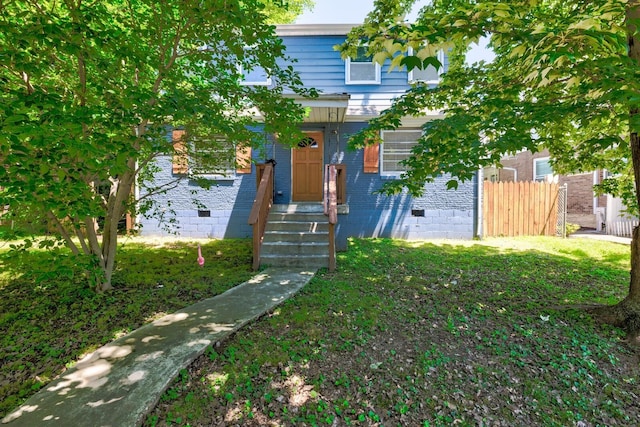 view of front facade with a front yard