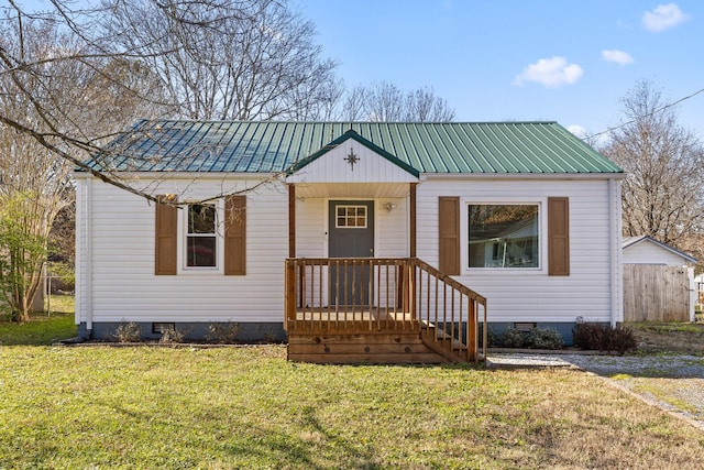 view of front of home featuring a front yard