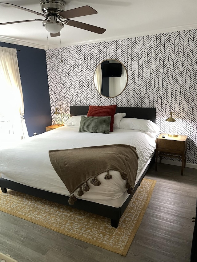 bedroom featuring ceiling fan, dark hardwood / wood-style floors, and crown molding