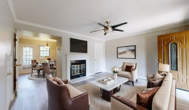 living room featuring ceiling fan and crown molding