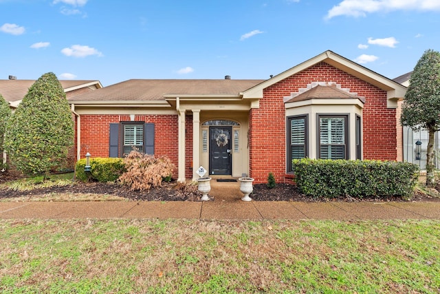 view of front of house featuring a front yard