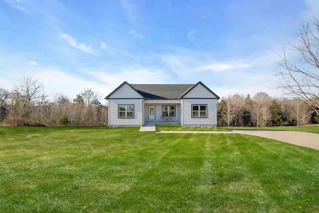 view of front of property featuring a front lawn and a porch