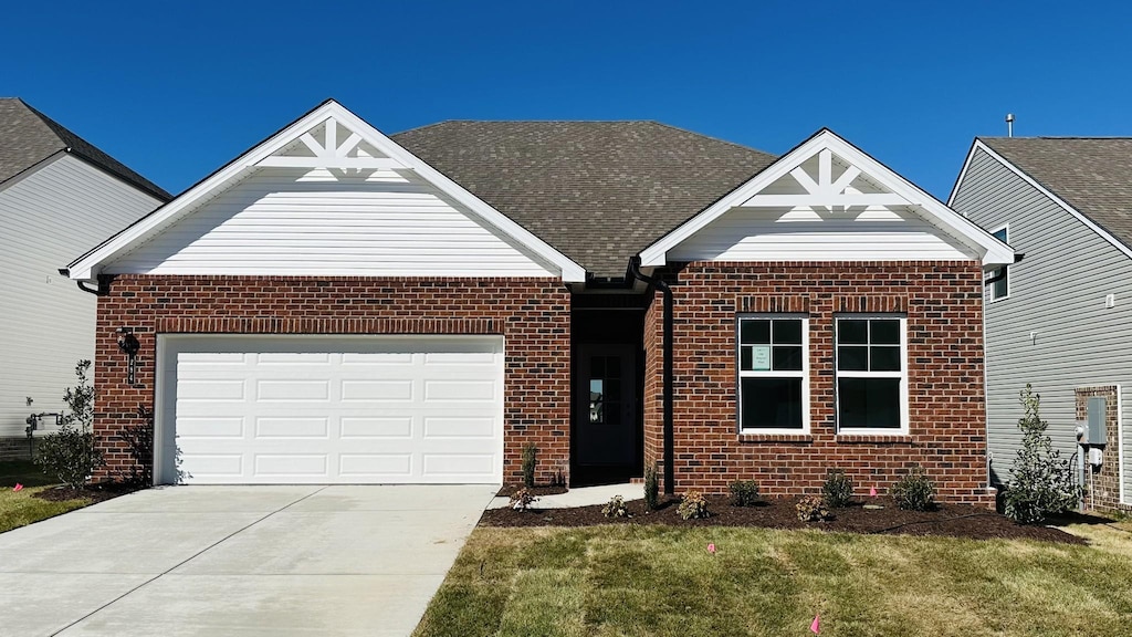 view of front of home featuring a front yard and a garage