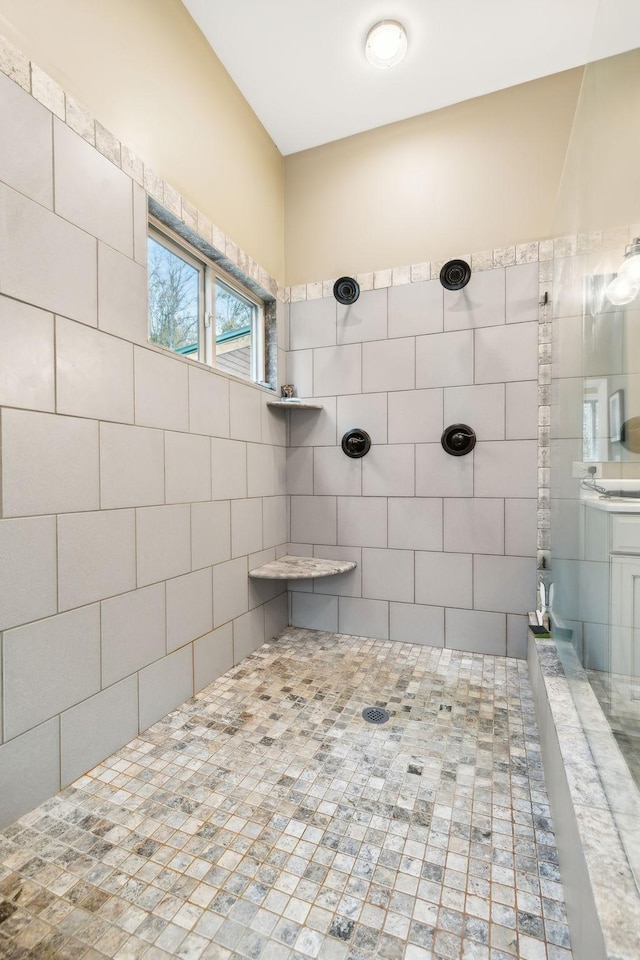 bathroom featuring a tile shower