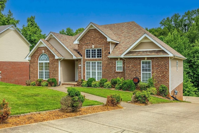 view of front of house with a front yard