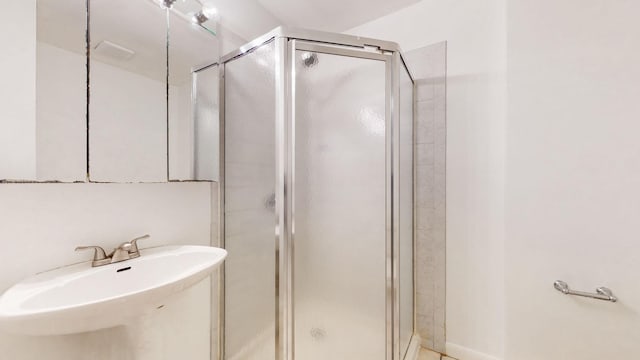 bathroom featuring sink and walk in shower