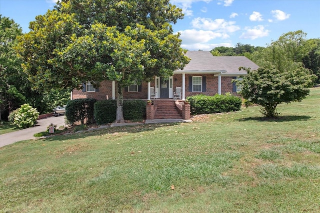 view of front facade featuring covered porch and a front yard