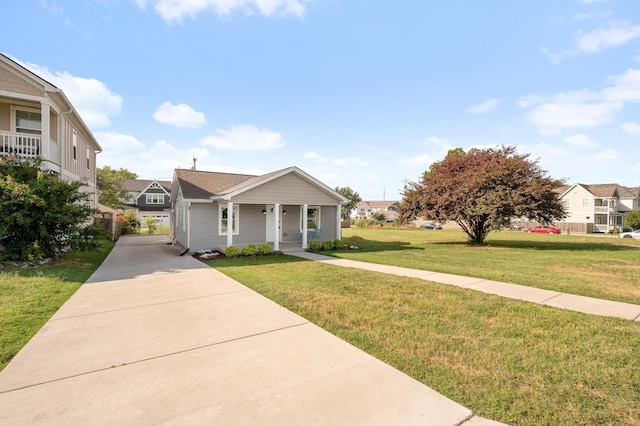 view of front facade featuring covered porch and a front yard