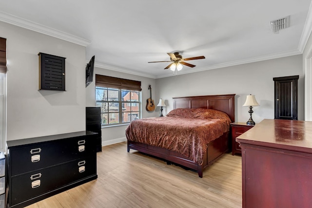 bedroom featuring ceiling fan, light wood-type flooring, and crown molding