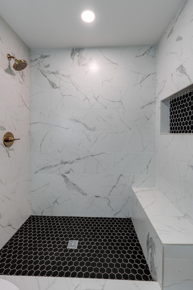 bathroom featuring a tile shower