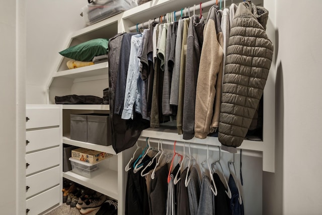 walk in closet featuring carpet