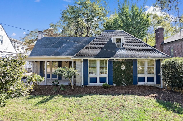 view of front of house with a front lawn