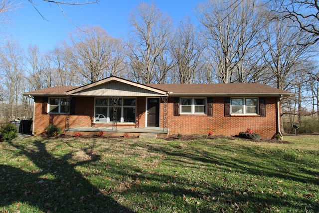 ranch-style home featuring a front lawn