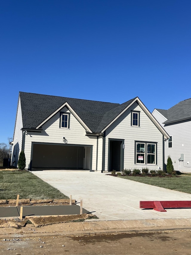 view of front of house with a front lawn and a garage