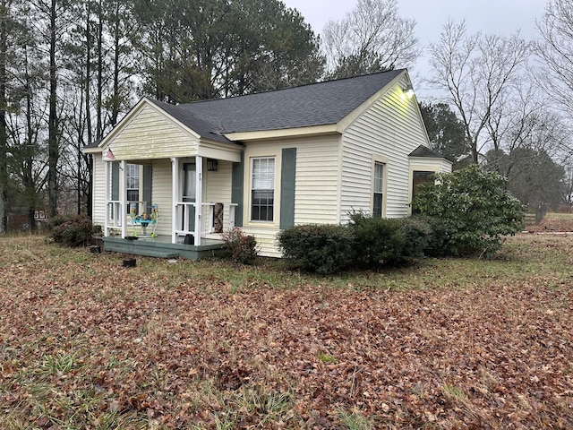 view of front of property with covered porch