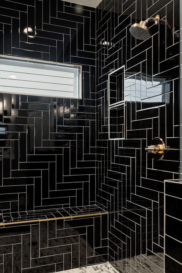 bathroom featuring tiled shower