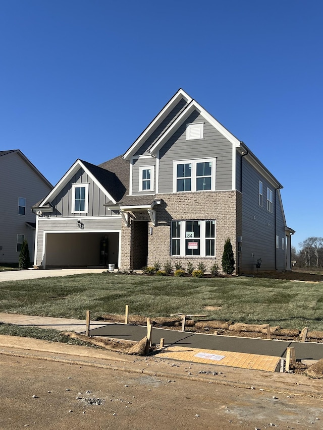 view of front of property featuring a front yard and a garage