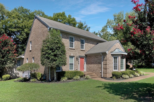 view of front of house with a front lawn