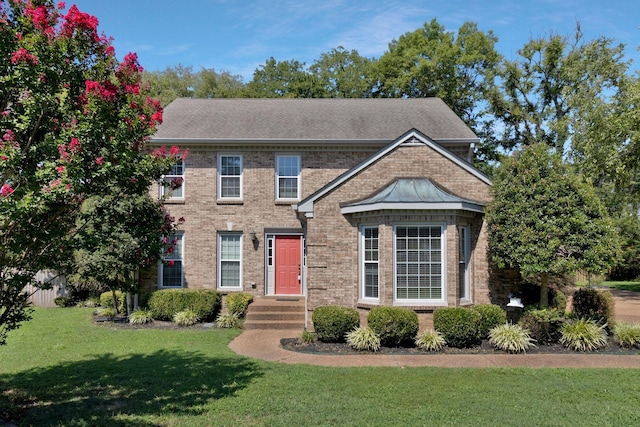 view of front facade with a front yard