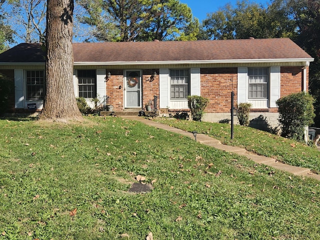 single story home featuring a front yard