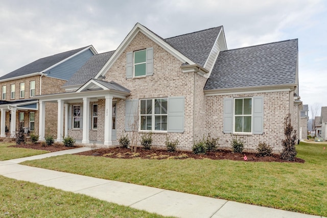 view of front of house featuring a front lawn