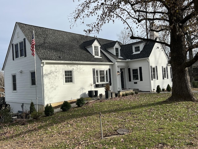 view of front of home featuring a front yard