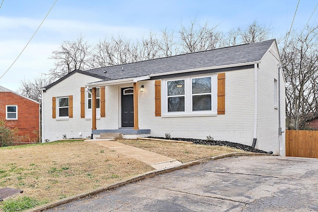 view of front of house featuring a front yard