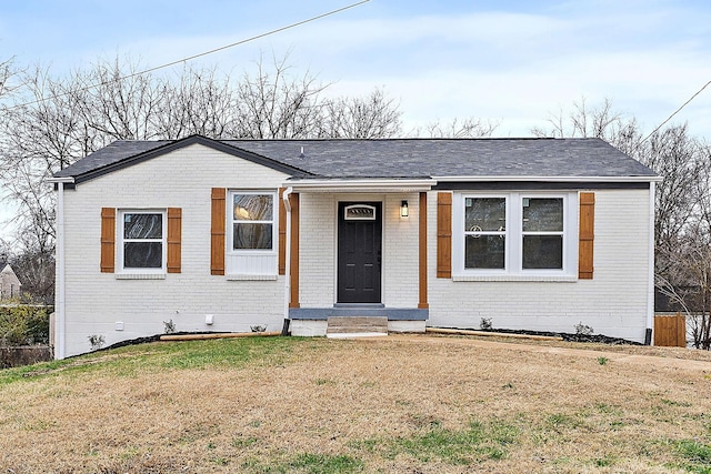 view of front facade with a front lawn