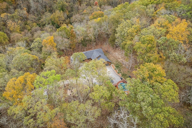 bird's eye view with a view of trees