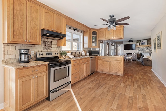 kitchen with appliances with stainless steel finishes, sink, backsplash, ceiling fan, and light hardwood / wood-style floors