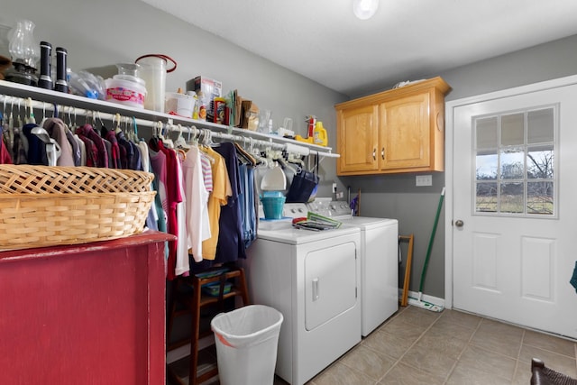 laundry room with washing machine and clothes dryer and cabinets