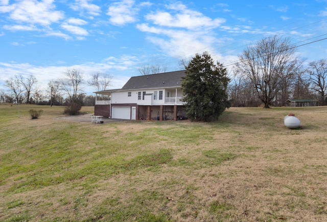 view of yard with a garage