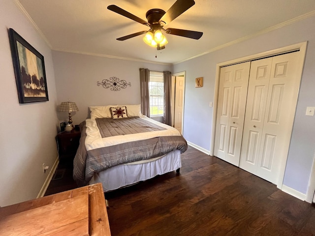 bedroom with dark hardwood / wood-style flooring, a closet, ceiling fan, and ornamental molding