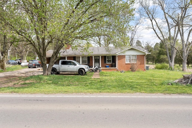 view of front of home featuring a front lawn